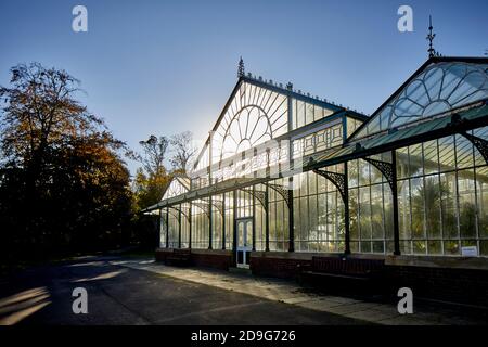 Autunno a Southport Hesketh Park ghiasshouses vittoriani Foto Stock