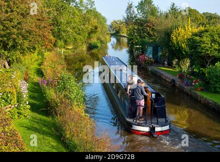 Una narrowboat sul canale di Llangollen a Lower Frankton, Shropshire. Foto Stock