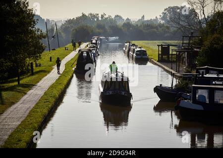 Mattina piena di impegni presso il porticciolo di Nantwich Canal Centre Cheshire sullo Shropshire Union Canal Foto Stock