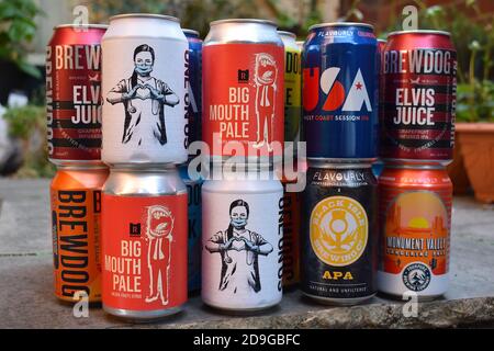 Le birre scozzesi prodotte da BrewDog sono più prodotte in Europa Lattine di birra artigianale di Punk IPA pale Ale Clockwork Tangerine Elvis Juice Hazy Jane Dead Pony Club Foto Stock