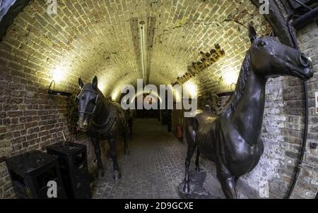 LONDRA, REGNO UNITO - 14 settembre 2017: L'ingresso al mercato del tunnel nella famosa zona di Camden Lock di Londra Foto Stock