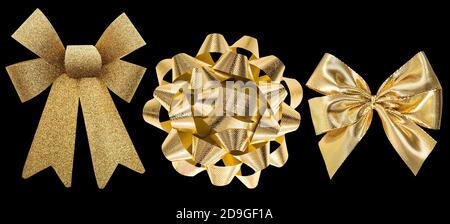 Arco isolato su sfondo nero. Decorazione regalo d'oro Foto Stock