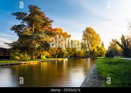 LON esposizione immagine della camma del fiume in autunno, Cambridge, UK Foto Stock