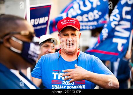 Philadelphia, Stati Uniti. 5 Novembre 2020. Un sostenitore pro-Trump al Philadelphia Convention Center. Due giorni dopo le elezioni presidenziali, Donald Trump ha citato in giudizio diversi stati per smettere di contare i voti espressi legalmente negli stati che si appoggiano a Joe Biden. Credito: Chris Baker Evens. Foto Stock