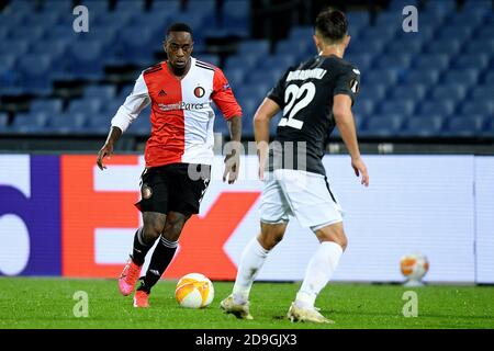 ROTTERDAM, PAESI BASSI - NOVEMBRE 05: L-R: Rigeciano HAPS di Feyenoord, Konstantin Maradishvili di CSKA Moskou durante la partita UEFA Europa League tra Feyenoord e CSKA Moskva il 05 novembre 2020 a Rotterdam, Paesi Bassi (Foto di Yannick Verhoeven/Orange Pictures) Foto Stock