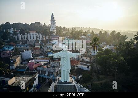 Statua di Gesù Cristo sulla spiaggia di Kovalam in Kerala, India Foto Stock