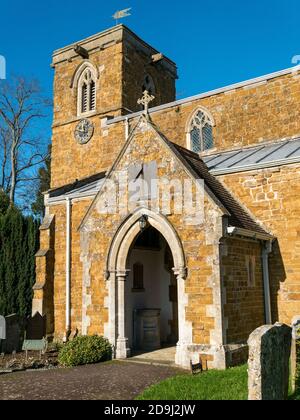 La Chiesa di San Pietro nel villaggio di Knossington, Leicestershire, England, Regno Unito Foto Stock