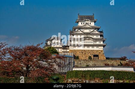 Il castello di Himeji chiamato l'Egret bianco o il castello dell'airone bianco, Himeji, Giappone. Patrimonio dell'umanità dell'UNESCO. Foto Stock