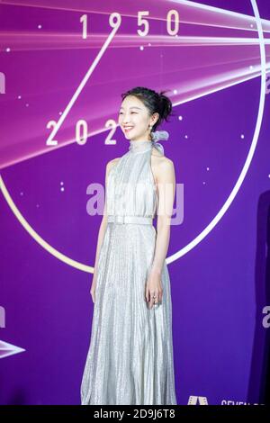 L'attrice cinese Zhou Dongyu partecipa al 70° anniversario della Beijing Film Academy a Pechino, in Cina, il 17 ottobre 2020. Foto Stock