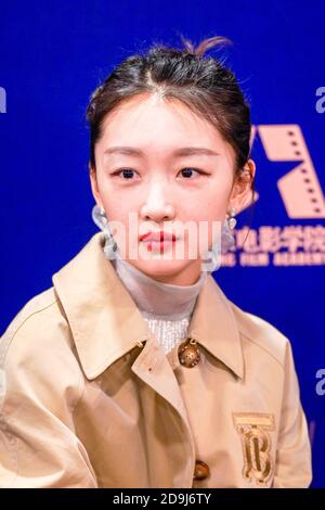 L'attrice cinese Zhou Dongyu partecipa al 70° anniversario della Beijing Film Academy a Pechino, in Cina, il 17 ottobre 2020. Foto Stock