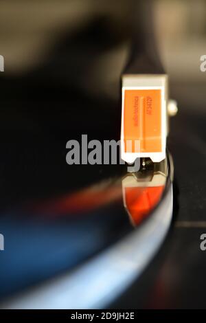 primo piano della riproduzione dei record sul lettore di record Foto Stock