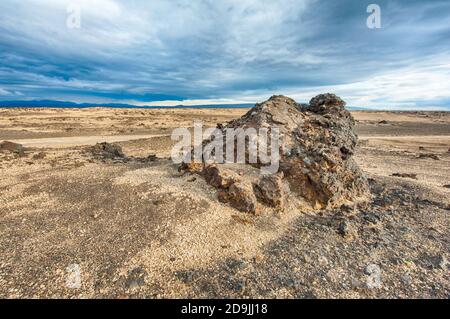 Vasto deserto vulcanico simile a un "Moon" con rocce di hiden lavico nelle alture dell'Islanda che lo rende accessibile solo con un potente veicolo 4x4. HDR Foto Stock