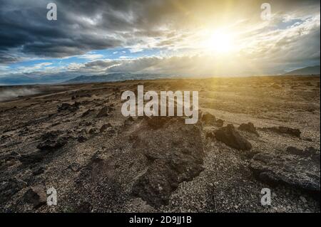 Tramonto sul vasto deserto vulcanico "simile a un malcoscenico" con rocce Di hiden di lava negli altopiani dell'Islanda che fa è accessibile solo con un potente 4x Foto Stock