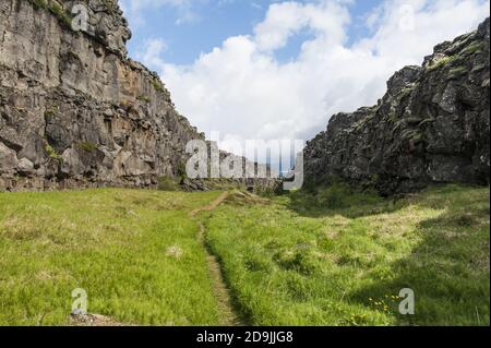 Deriva continentale tra le tavole nordamericane ed eurasiatiche viste al parco nazionale di Thingvellir, Islanda Foto Stock