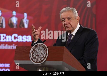 Città del Messico, Messico. 05 novembre 2020. CITTÀ DEL MESSICO, MESSICO - 5 NOVEMBRE: Il presidente del Messico Andres Manuel Lopez Obrador parla durante la conferenza stampa del giorno mattina tra la pandemia di Covid-19 al Palazzo Nazionale il 5 novembre 2020 a Città del Messico, Messico. Credit: Ismael Rosas/Eyepix Group/The Photo Access Credit: The Photo Access/Alamy Live News Foto Stock