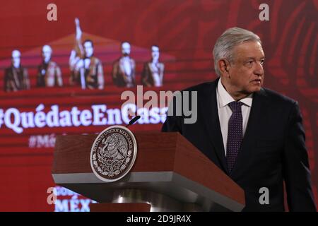 Città del Messico, Messico. 05 novembre 2020. CITTÀ DEL MESSICO, MESSICO - 5 NOVEMBRE: Il presidente del Messico Andres Manuel Lopez Obrador parla durante la conferenza stampa del giorno mattina tra la pandemia di Covid-19 al Palazzo Nazionale il 5 novembre 2020 a Città del Messico, Messico. Credit: Ismael Rosas/Eyepix Group/The Photo Access Credit: The Photo Access/Alamy Live News Foto Stock