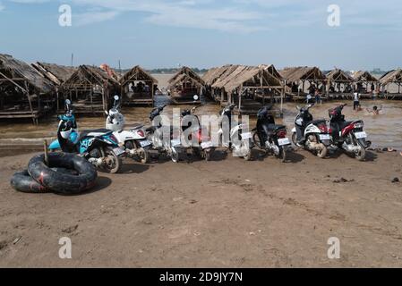 Koh Dach - Isola di seta spiaggia locale, isola sul fiume Mekong in Phnom Penh Cambogia Asia Foto Stock