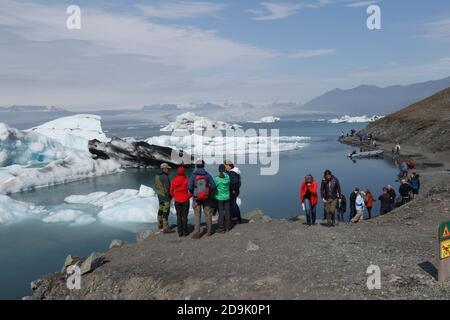 Ghiaccio dal ghiacciaio Vatnajokull Islanda galleggianti nella laguna Foto Stock