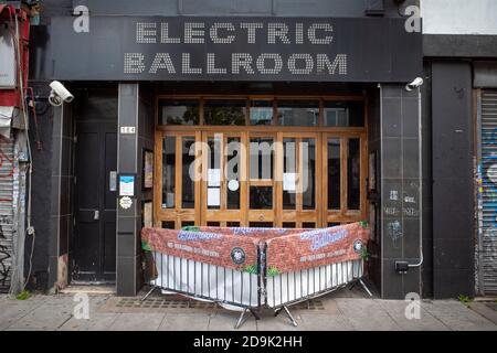 Lockdown 2, Camden Town, 6 novembre 2020, vuoto di turisti e visitatori la famosa sala da ballo elettrica non è consentito di aprire fino al termine della chiusura Foto Stock