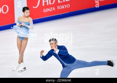 Chongqing. 6 Nov 2020. Peng Cheng (L)/Jin Yang della Cina si esibiscono in coppia nel programma breve della Coppa della Cina ISU Grand Prix of Figure Skating 2020 a Chongqing, nel sud-ovest della Cina, il 6 novembre 2020. Credit: Huang Wei/Xinhua/Alamy Live News Foto Stock