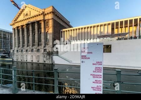 Pergamonmuseum , James Simon Galerie, Architekt David Chipperfield, neues Besucherzentrum am Kupfergraben, Eingang zum Pergamonmuseum, Museumsinsel, Foto Stock