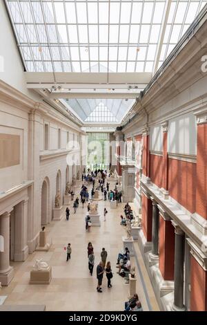 Carroll e Milton Petrie European Sculpture Court, Metropolitan Museum of Art, Manhattan, New York City, USA, Nord America Foto Stock