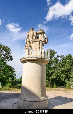 Scultura di tre grazie nella statua del Tempio nel Lednice-Valtice Area in Moravia del Sud (Repubblica Ceca) Foto Stock