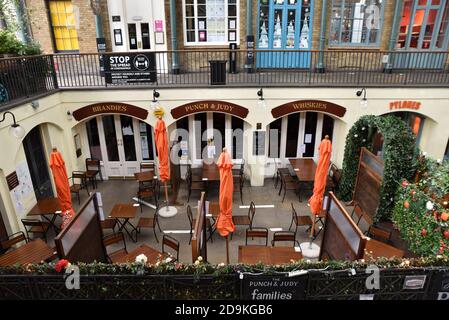 Covent Garden, Londra, Regno Unito. 6 novembre 2020. Blocco 2. Strade tranquille nel West End di Londra. Credit: Matthew Chpicle/Alamy Live News Foto Stock