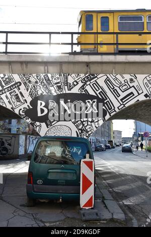 Brno, Repubblica Ceca. 05 novembre 2020. Il Brnox, un progetto di arte sociale di Katerina Seda in via Vlhka a Brno, Repubblica Ceca, il 5 novembre 2020. Seda si è concentrata sulla vita quotidiana nel quartiere della città di Brno chiamato Bronx, abitata da romeni e poveri in generale. Credit: Vaclav Salek/CTK Photo/Alamy Live News Foto Stock