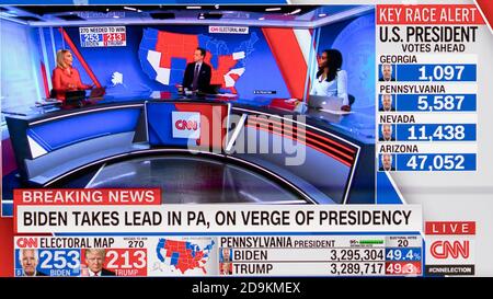 Washington, Distretto di Columbia, Stati Uniti. 06 novembre 2020. La CNN e altri media outlet sono pronti a chiamare la corsa presidenziale del 2020 per il candidato democratico, Joe Biden. Il presidente Trump continua a presentare cause che contestano i risultati negli stati che ha perso, ma sembra avere poca speranza di rovesciare la decisione del popolo americano di farlo uscire nel suo tentativo di rielezione. Credit: CNN/ZUMA Wire/Alamy Live News Foto Stock