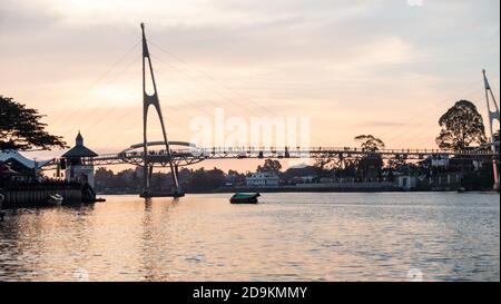 Darul Hana Bridge, kuching, durante il tramonto Foto Stock