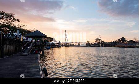 Darul Hana Bridge, kuching, durante il tramonto Foto Stock