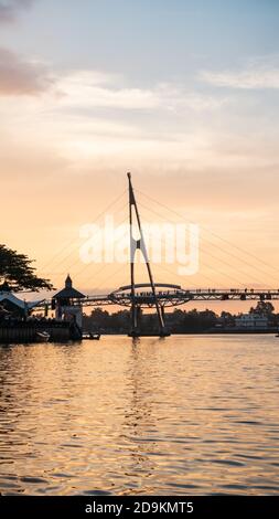 Darul Hana Bridge, kuching, durante il tramonto Foto Stock