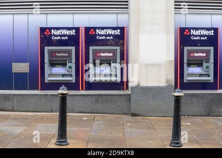 NatWest Bank ATM's - Cash out Machines - Birmingham, Inghilterra, UK. Foto Stock