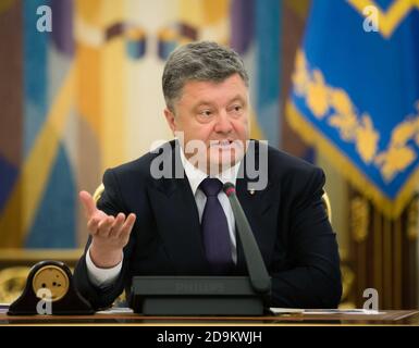 KIEV, UCRAINA - 23 giu 2015: Presidente dell'Ucraina Petro Poroshenko durante una riunione del Consiglio Nazionale delle riforme a Kiev Foto Stock