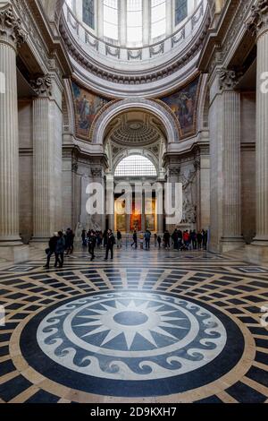 Il famoso Pantheon di Parigi, un mausoleo dove sono sepolte molte importanti personalità storiche francesi. Foto Stock