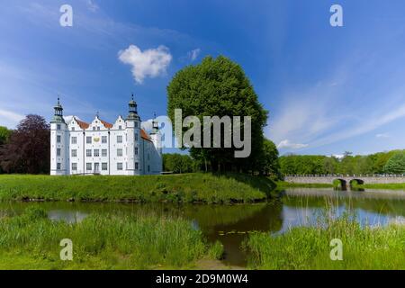 Il castello di Ahrensburg, Schleswig-Holstein, Germania Foto Stock