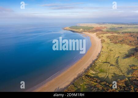 Vista aerea della spiaggia di Gullane e delle tende a East Lothian, Scozia Regno Unito Foto Stock
