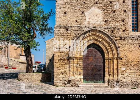 Italia Calabria Parco Nazionale Aspromonte - Gerace Chiesa di San Francesco D'Assisi - porta Foto Stock