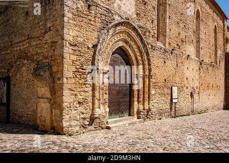 Italia Calabria Parco Nazionale Aspromonte - Gerace Chiesa di San Francesco D'Assisi - porta Foto Stock