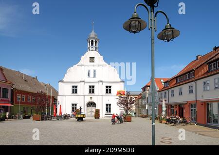 Vecchio municipio sulla piazza del mercato di Wolgast, Wolgast, Usedom, Mar Baltico, Meclemburgo-Pomerania occidentale, Germania Foto Stock