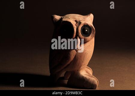 Ritratto di legno fatto carino Owl, fatto in Thailandia Foto Stock