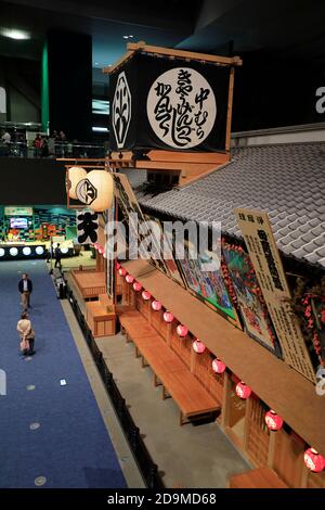 Replica di dimensioni complete della facciata del Teatro Nakamura-Za Kabuki Mostra al Museo Edo-Tokyo.quartiere Ryogoku.Sumida-Ku.Tokyo.Giappone Foto Stock