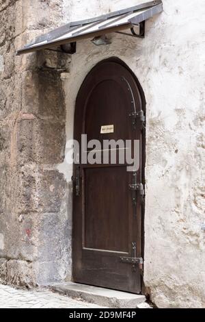 Vecchia porta di legno con la tipografia di Harry Potter Foto Stock