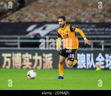 Joao Moutinho (28) di Wolverhampton Wanderers corre con la palla Foto Stock