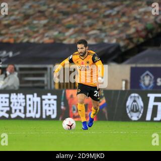 Joao Moutinho (28) di Wolverhampton Wanderers corre con la palla Foto Stock