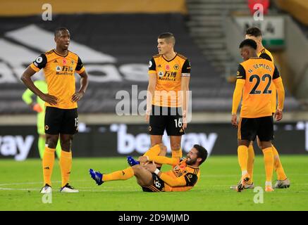 Joao Moutinho (28) di Wolverhampton Wanderers sembra essere male ferito Foto Stock