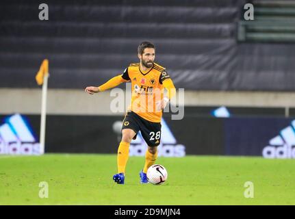 Joao Moutinho (28) di Wolverhampton Wanderers corre con la palla Foto Stock