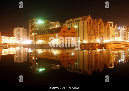 Le rive del fiume Motlawa nella città vecchia di Gdańsk, Polonia Foto Stock