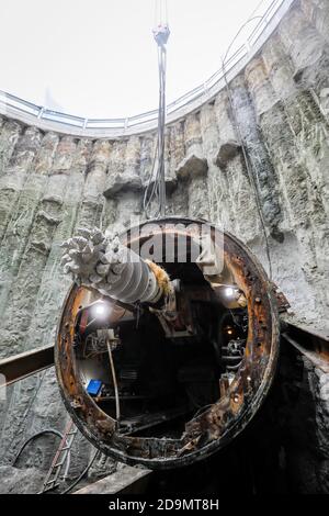 La nuova costruzione della rete fognaria di Berna, entrata della perforatrice a tunnel nel fusto, Berna appartiene al sistema fluviale Emscher, era in precedenza una rete fognaria aperta, sopra terra, conversione Emscher, Essen, zona Ruhr, Nord Reno-Westfalia, Germania Foto Stock